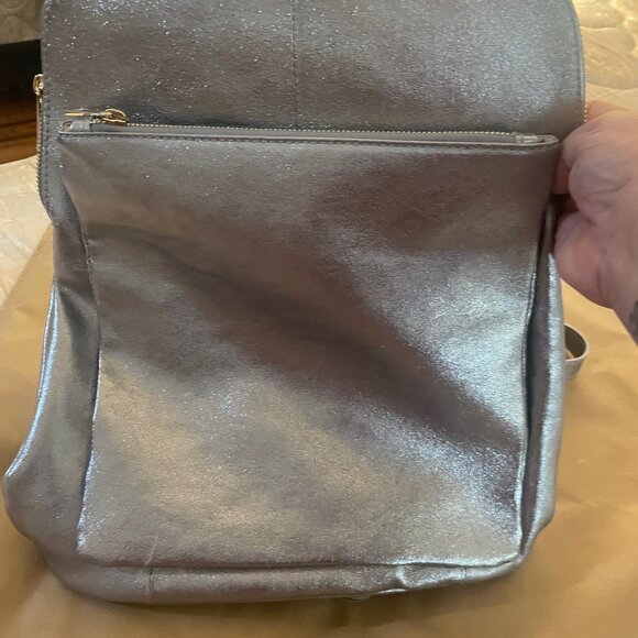 New! Sostter Silver Metallic Leather Luxury Backpack - Picture 3 of 11